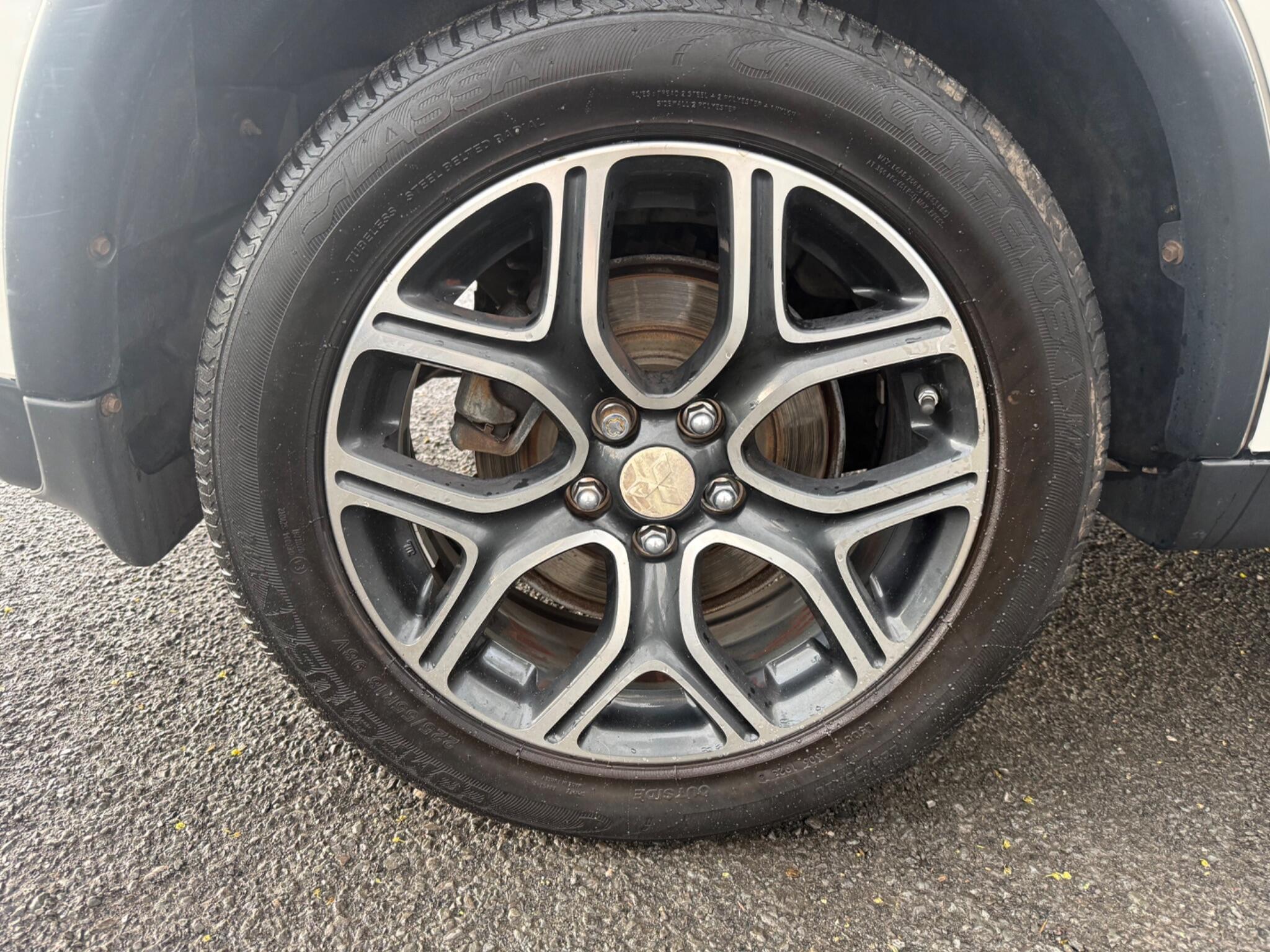 Mitsubishi Outlander - Image 18