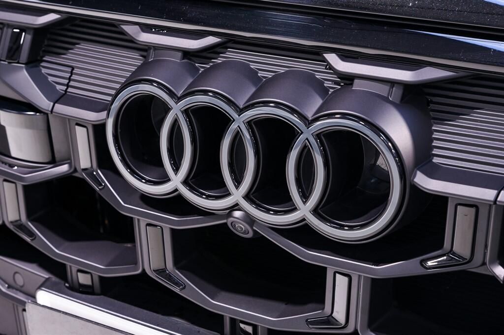 Audi SQ7 - Image 10