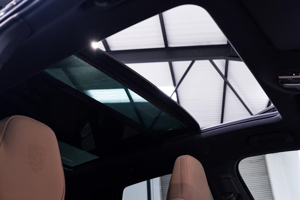 Porsche Cayenne - Image 5