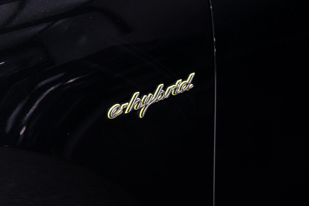 Porsche Cayenne - Image 12