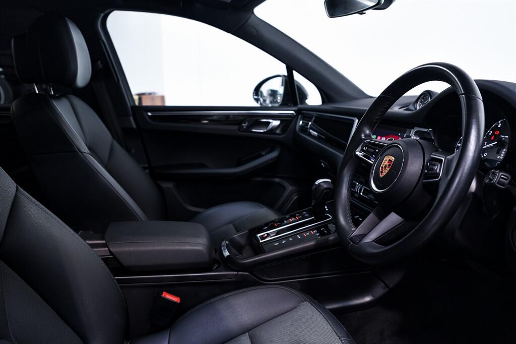 Porsche Macan - Image 11