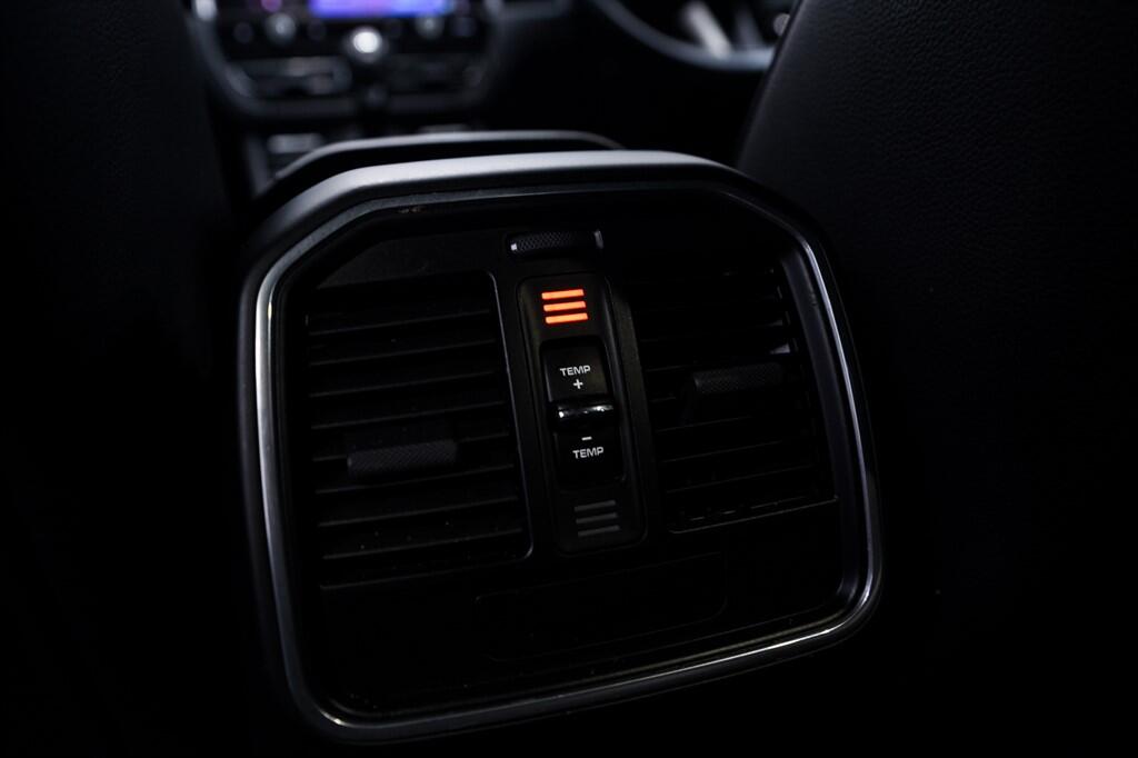 Porsche Macan - Image 17