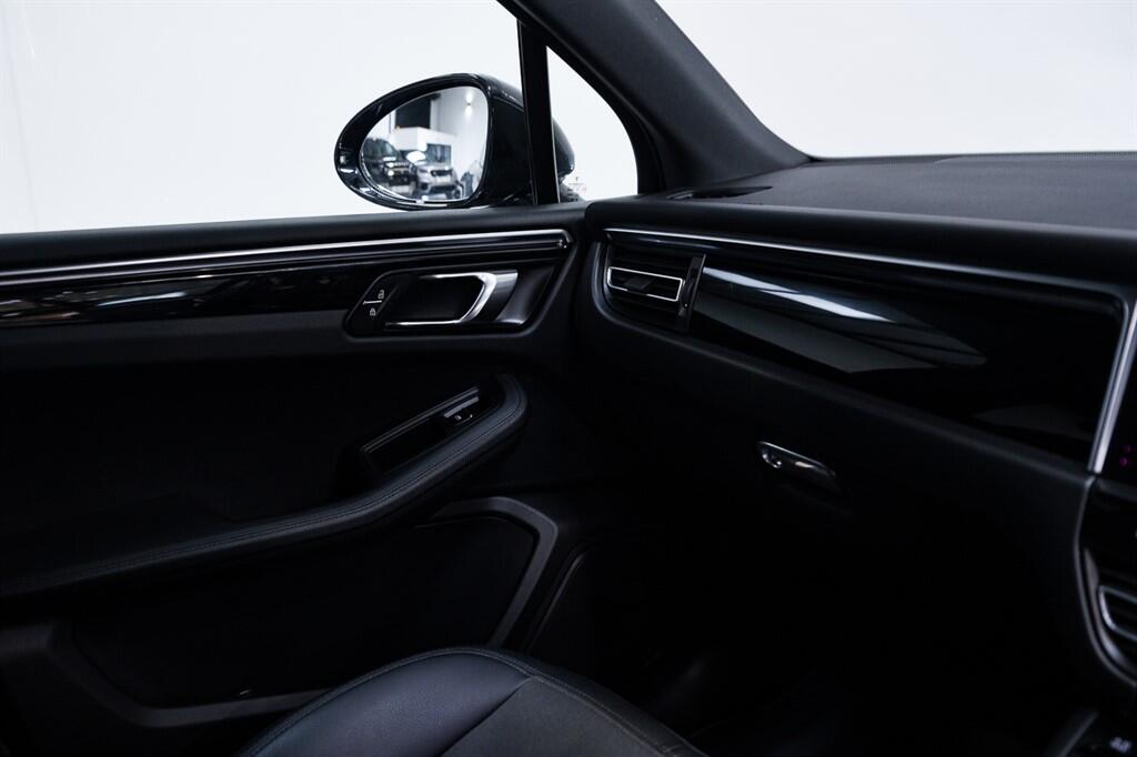 Porsche Macan - Image 18