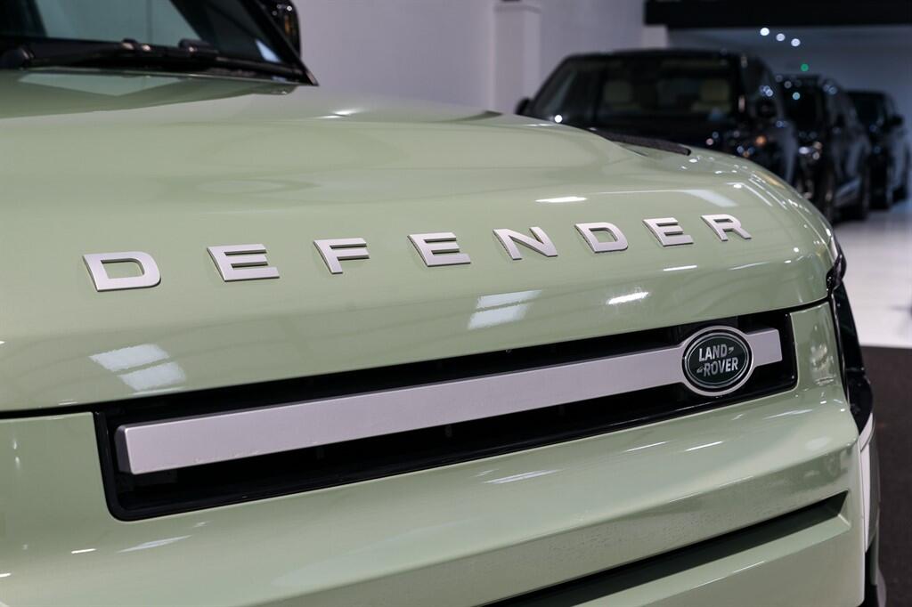 Land Rover Defender 90 - Image 10