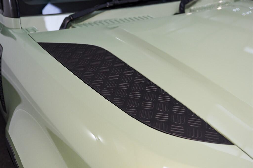 Land Rover Defender 90 - Image 11