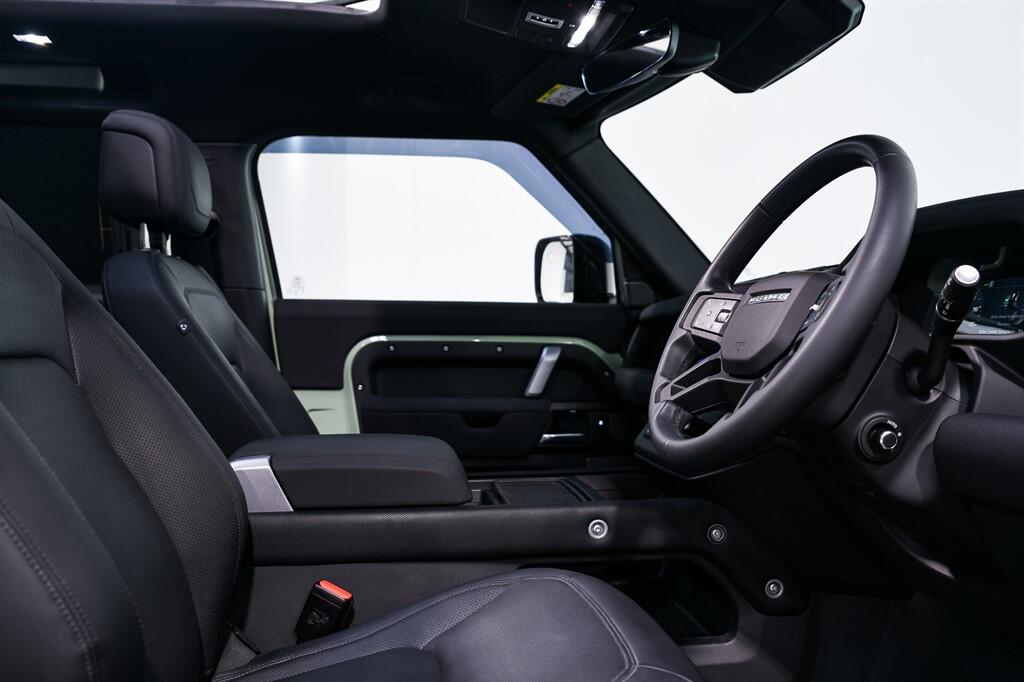 Land Rover Defender 90 - Image 13