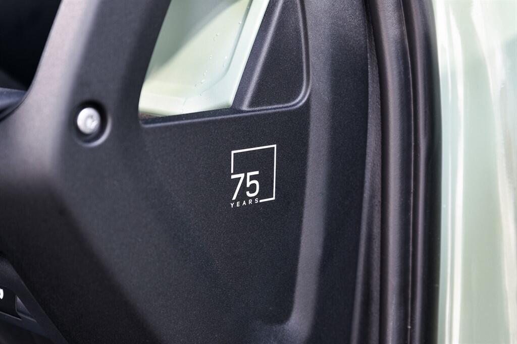 Land Rover Defender 90 - Image 15