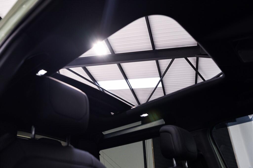 Land Rover Defender 90 - Image 36