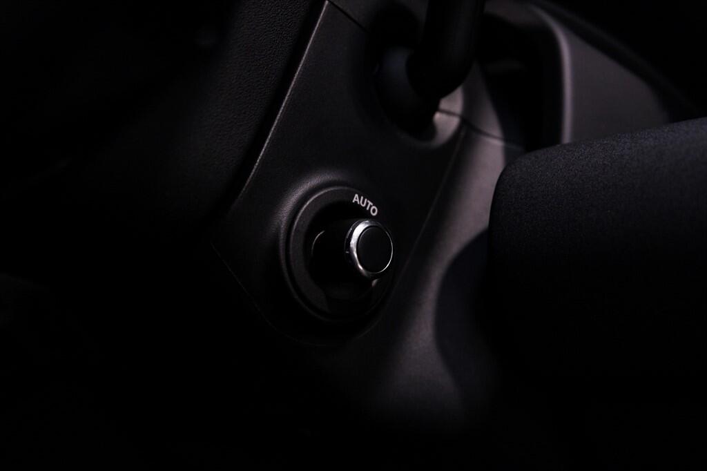 Land Rover Defender 90 - Image 37