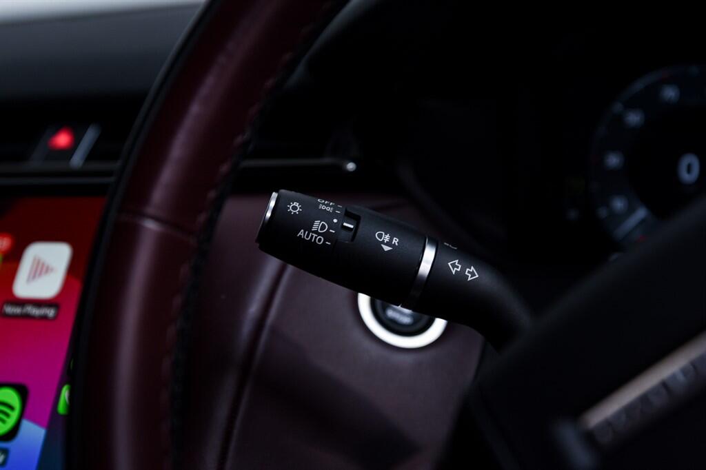 Land Rover Range Rover Velar - Image 32