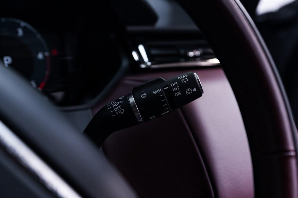 Land Rover Range Rover Velar - Image 33