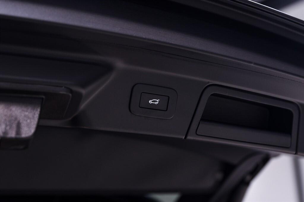 Land Rover Range Rover Velar - Image 36