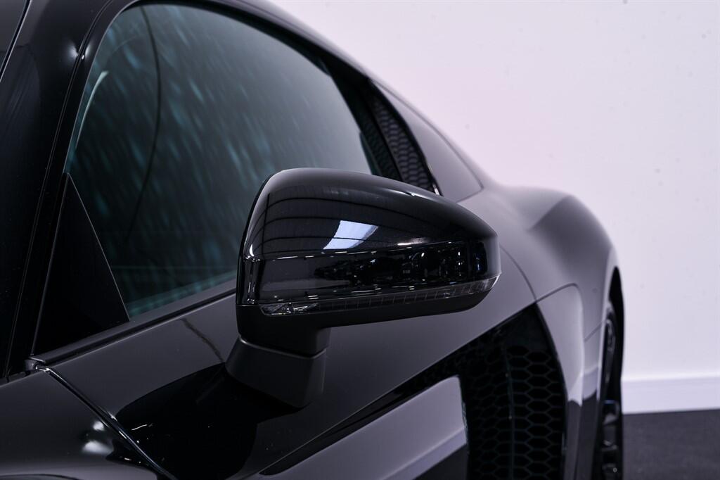 Audi R8 - Image 14