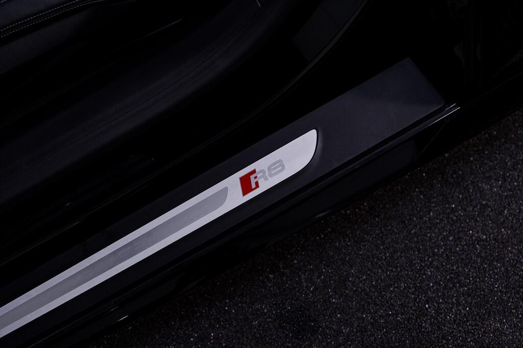 Audi R8 - Image 32