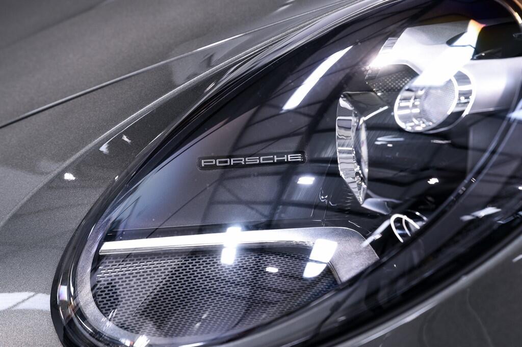 Porsche 911 - Image 15