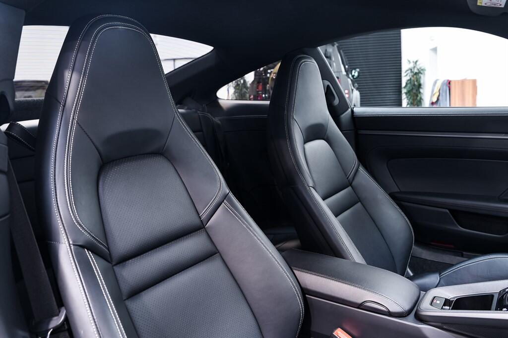 Porsche 911 - Image 17