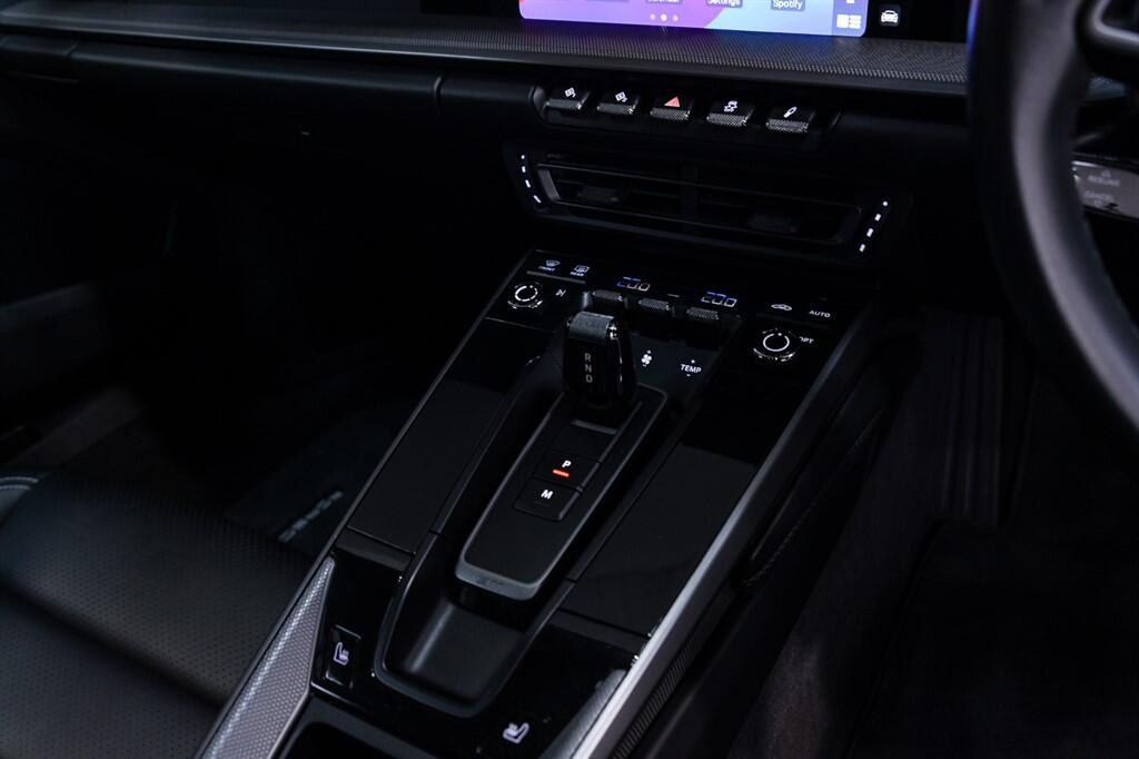 Porsche 911 - Image 24