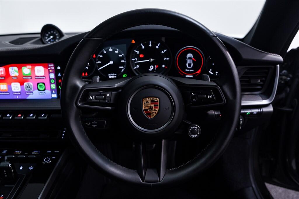 Porsche 911 - Image 33