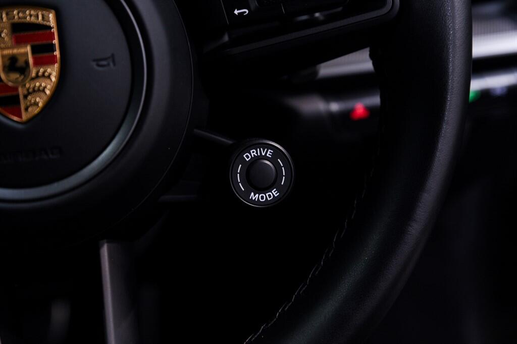 Porsche 911 - Image 34