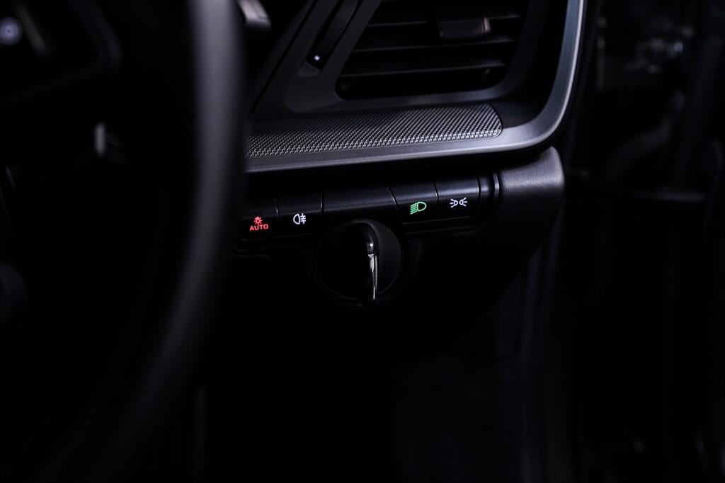 Porsche 911 - Image 36