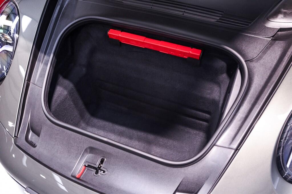 Porsche 911 - Image 40