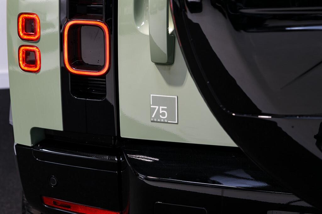 Land Rover Defender 90 - Image 11