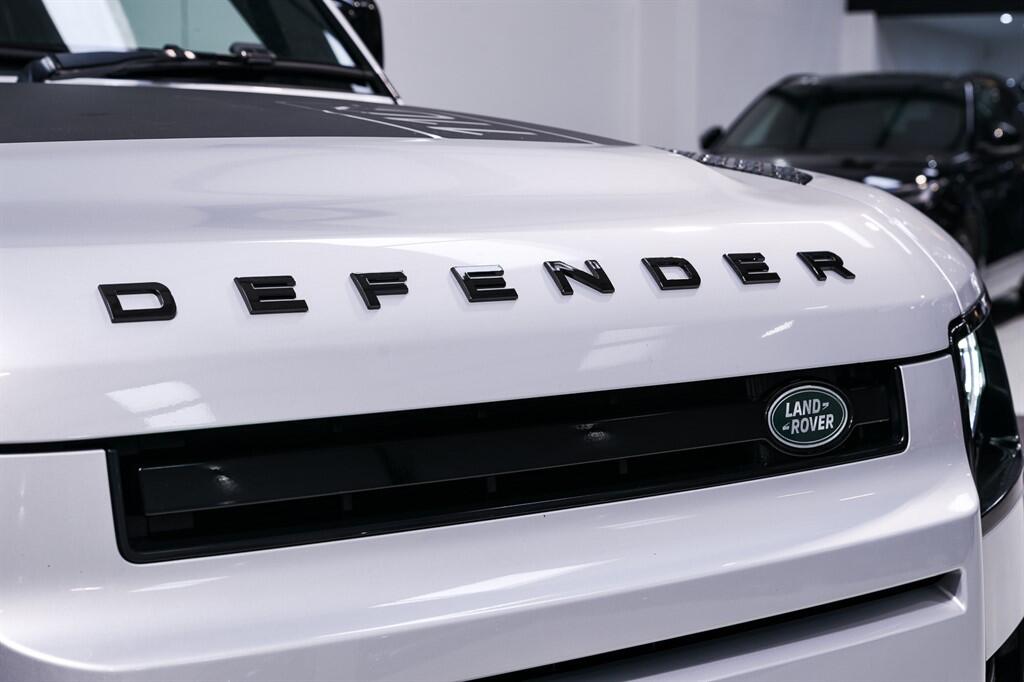 Land Rover Defender 110 - Image 11