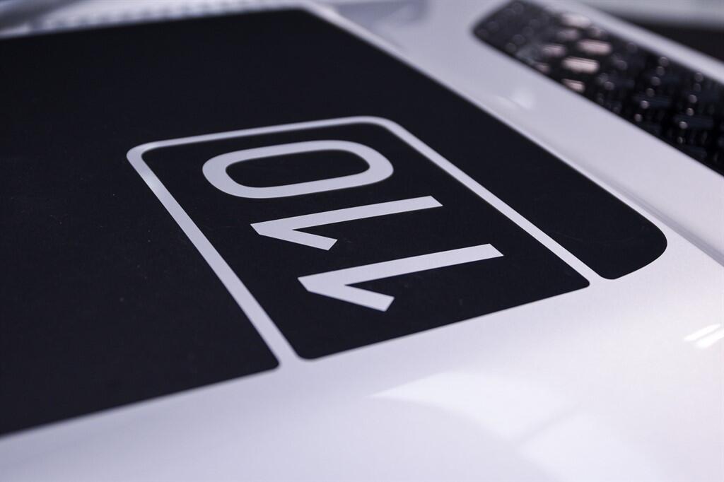 Land Rover Defender 110 - Image 12