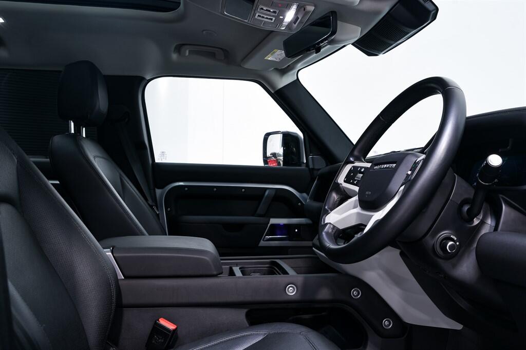 Land Rover Defender 110 - Image 13
