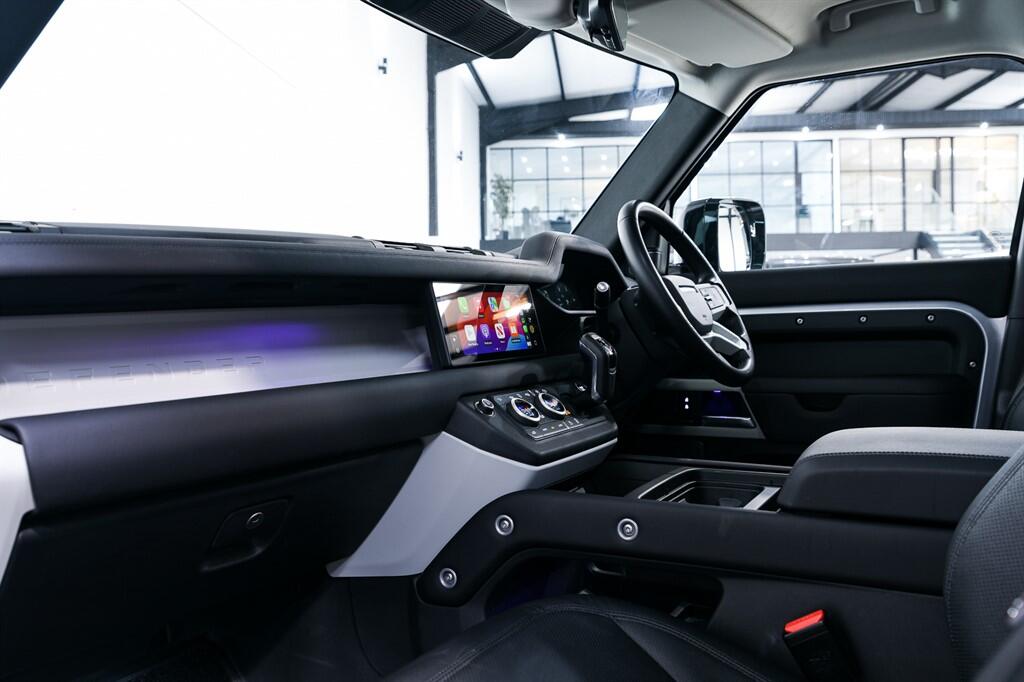 Land Rover Defender 110 - Image 15