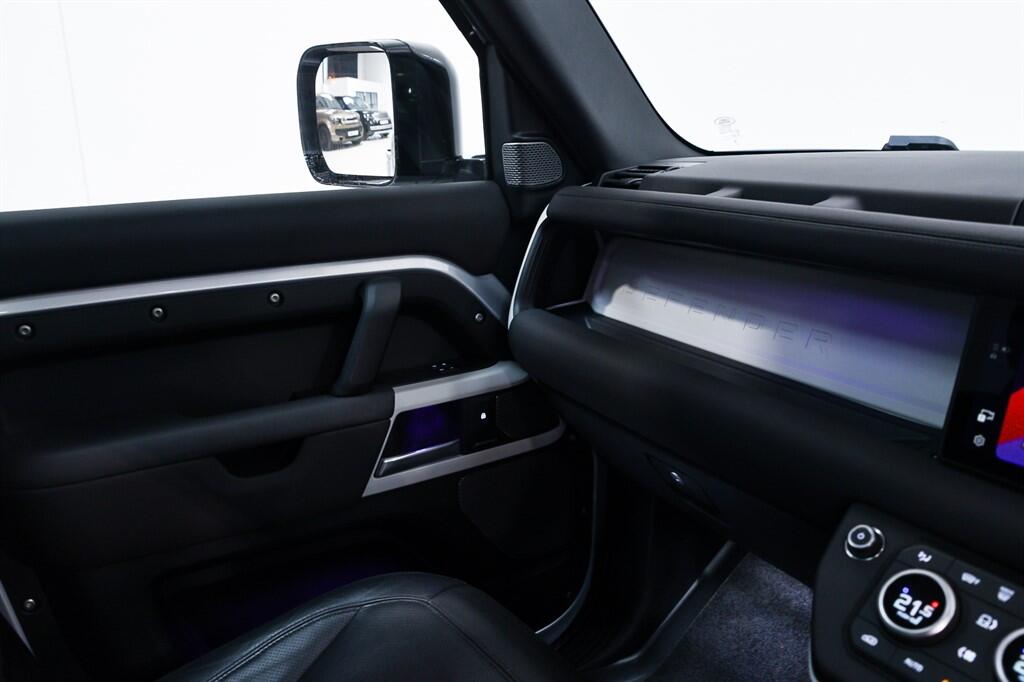 Land Rover Defender 110 - Image 18