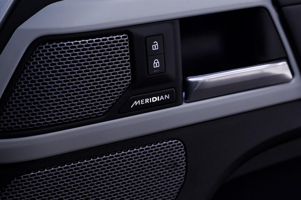 Land Rover Defender 110 - Image 25