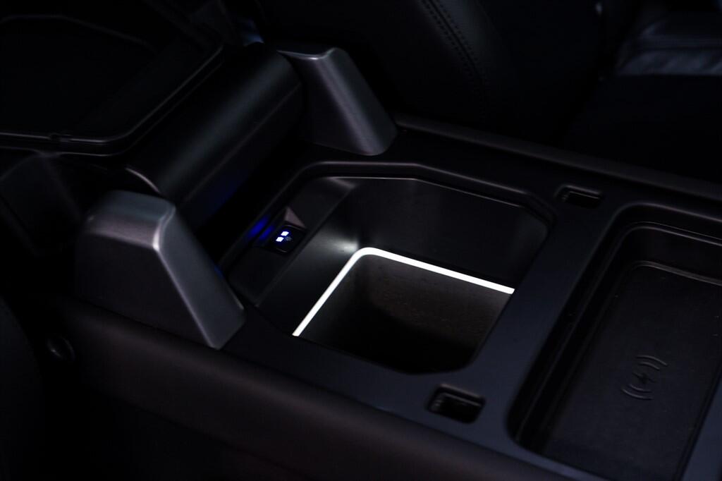 Land Rover Defender 110 - Image 27