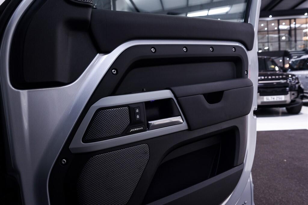 Land Rover Defender 110 - Image 35