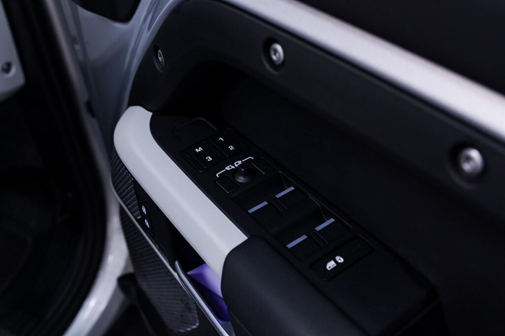 Land Rover Defender 110 - Image 36