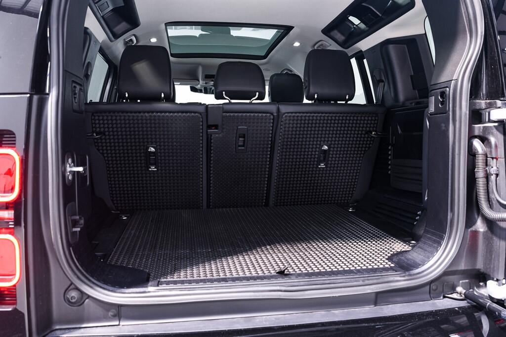 Land Rover Defender 110 - Image 37