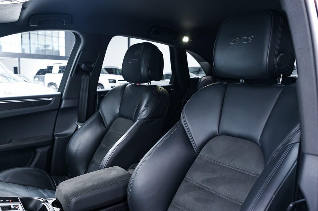Porsche Macan - Image 18