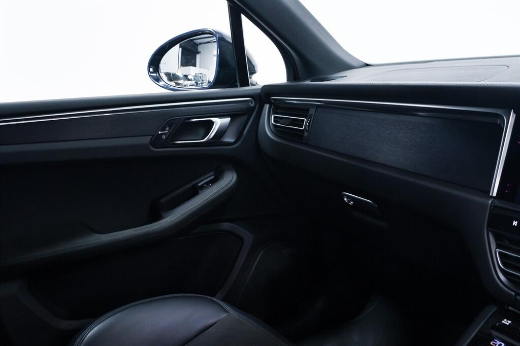 Porsche Macan - Image 21