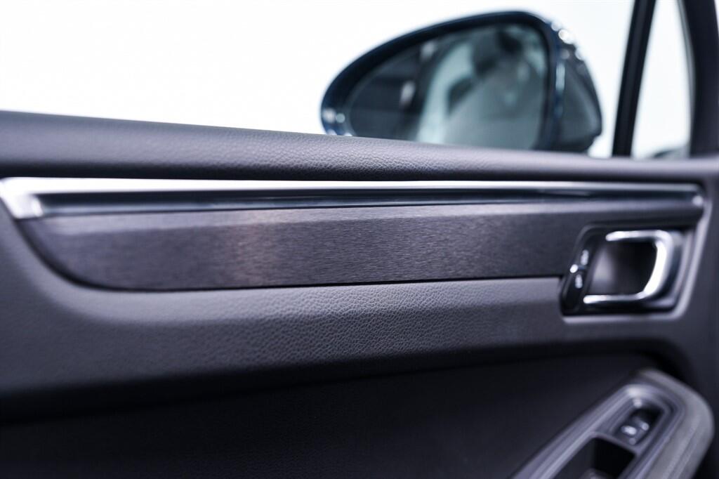 Porsche Macan - Image 22