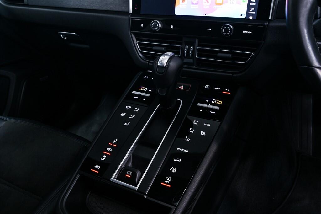 Porsche Macan - Image 24