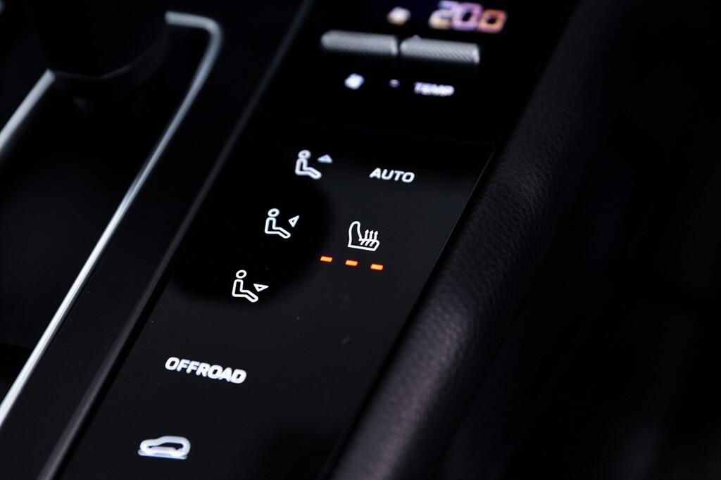 Porsche Macan - Image 26