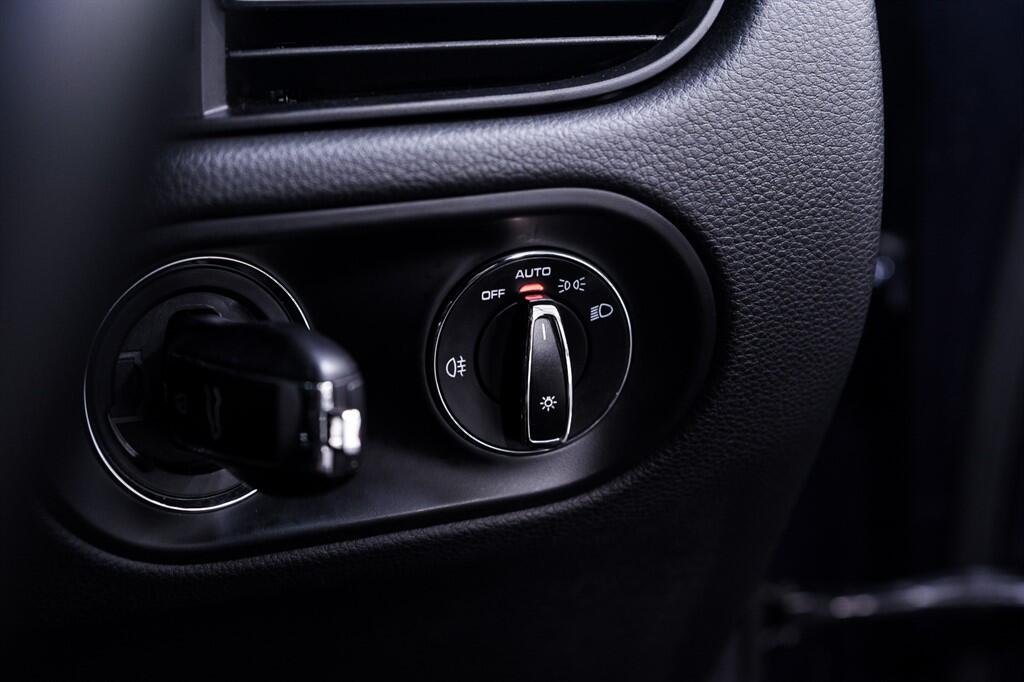 Porsche Macan - Image 35