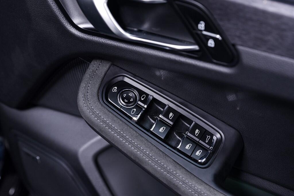 Porsche Macan - Image 37