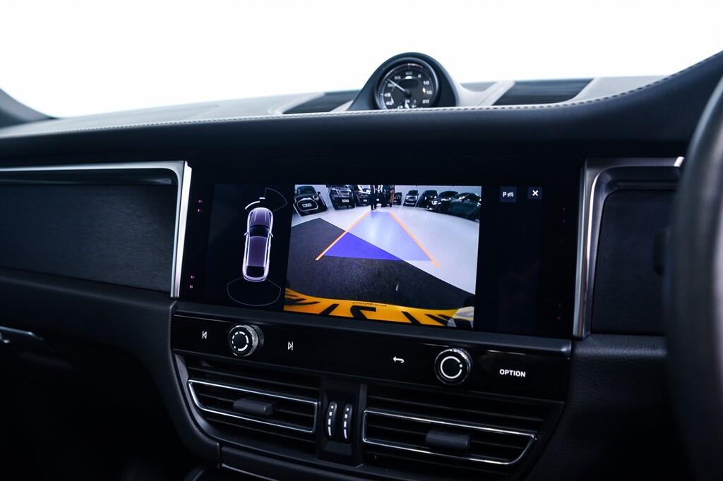 Porsche Macan - Image 39