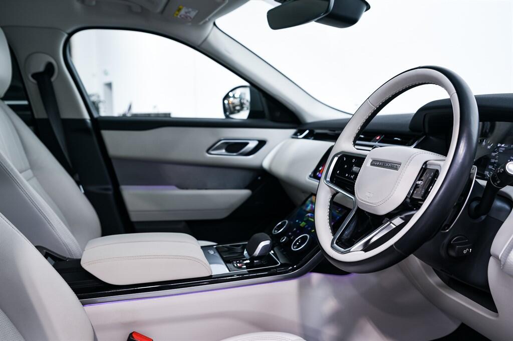 Land Rover Range Rover Velar - Image 11