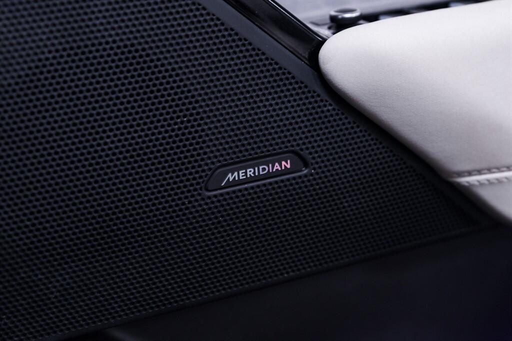 Land Rover Range Rover Velar - Image 30