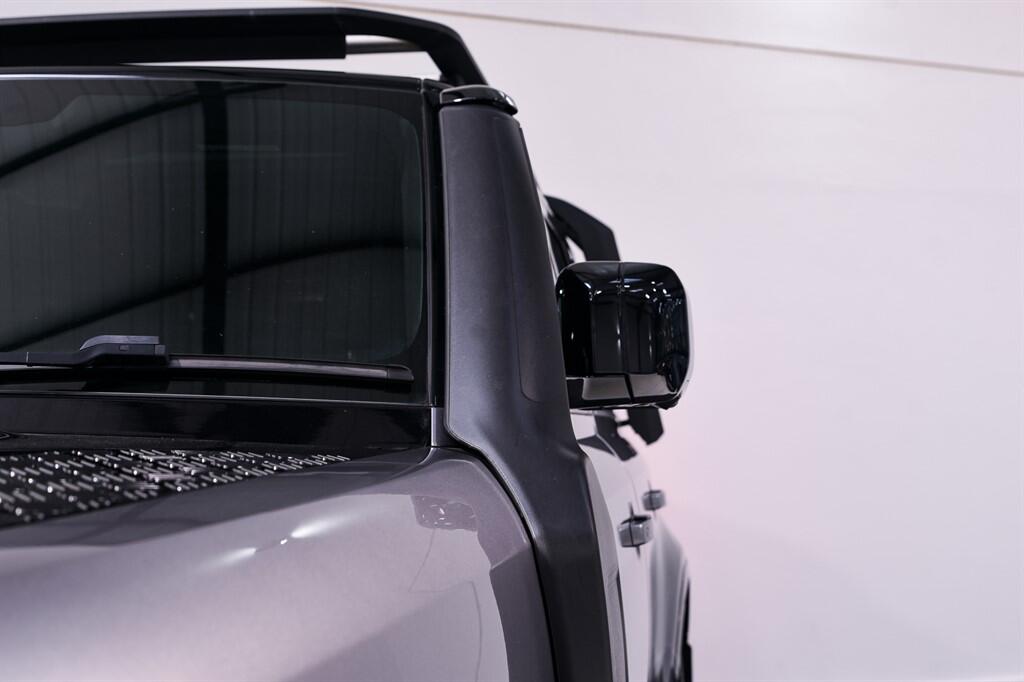 Land Rover Defender 130 - Image 9