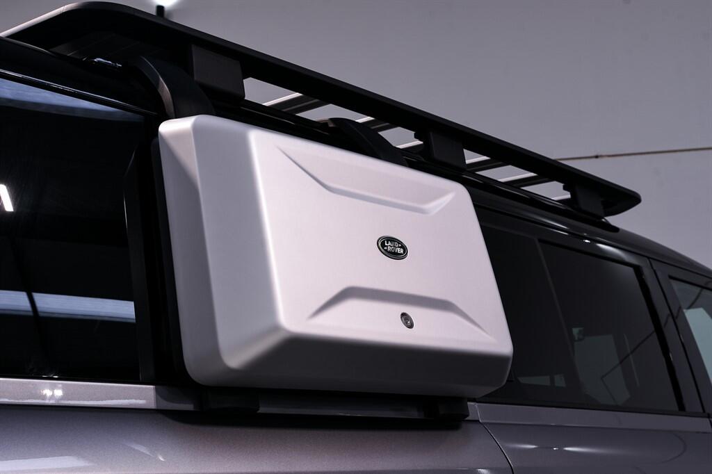 Land Rover Defender 130 - Image 14