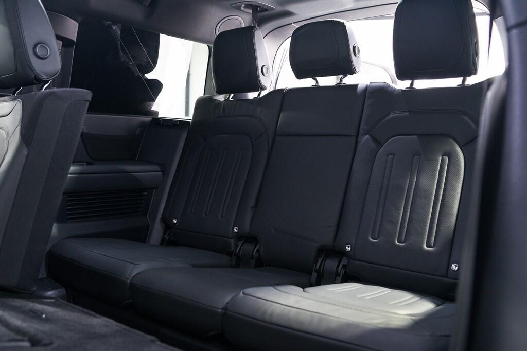 Land Rover Defender 130 - Image 22