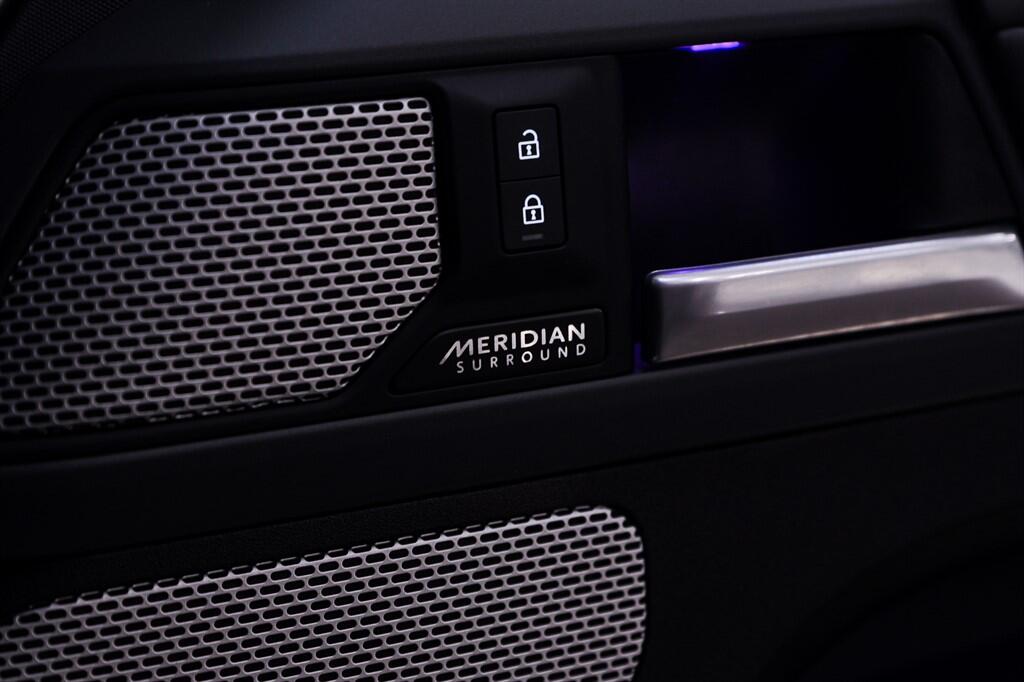 Land Rover Defender 130 - Image 41